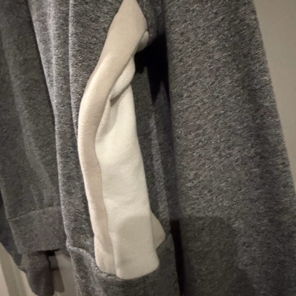 Vuori Colorblock Heather Gray Women's Hoodie! Size small! Excellent condition! - Picture 10 of 13